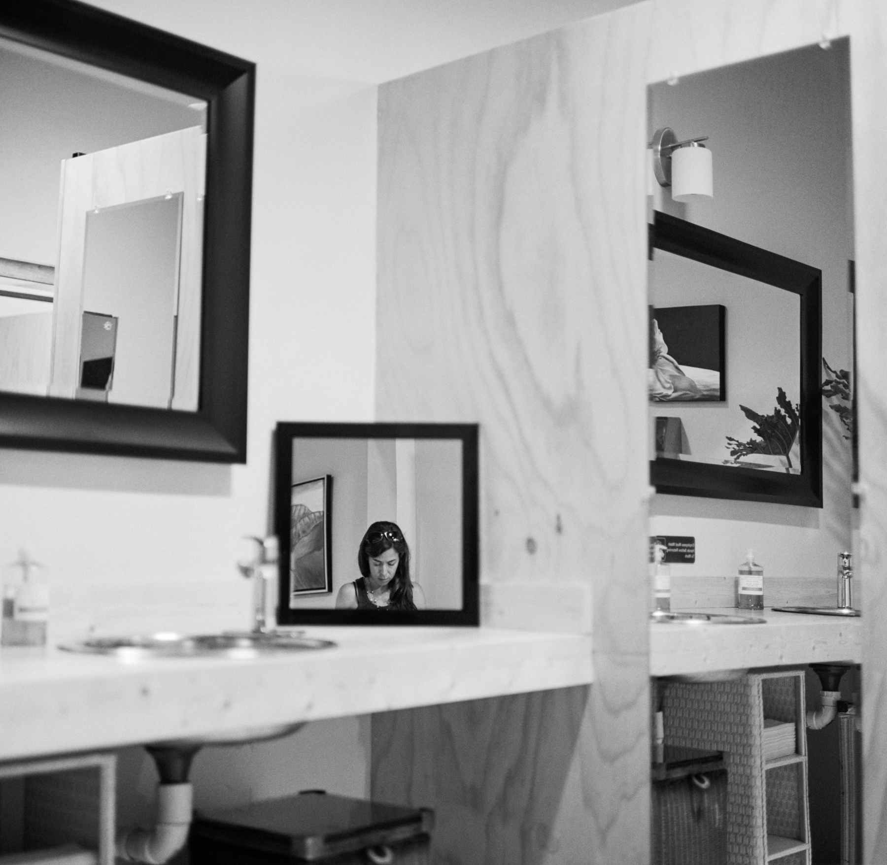 40 wine place bathroom mirror sm (1 of 1).jpg